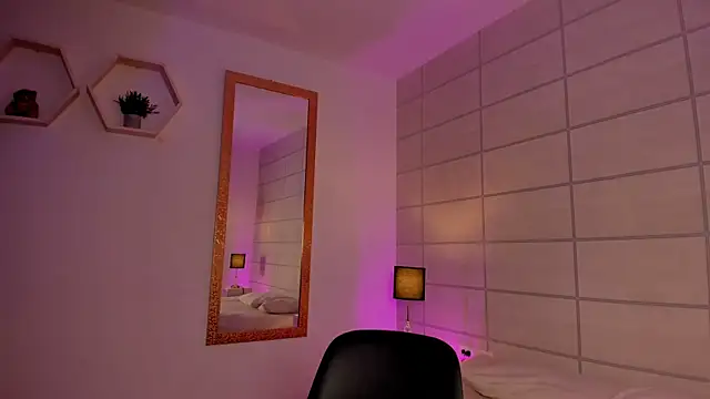 Christine Laam online show from 04/20/26, 12:19