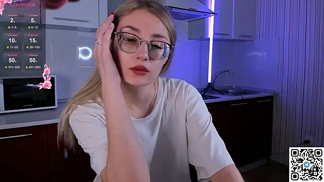 Snapshot of LivyyBossom chatting on 12/13/24, 03:21 LivyyBossom online show from 12/13/24, 03:21