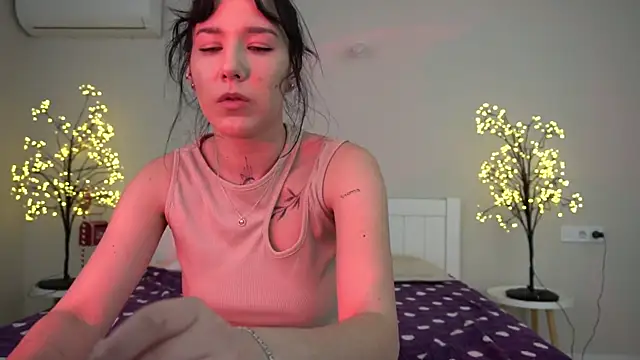 Snapshot of NikkiGoldSide chatting on 02/08/25, 01:44 NikkiGoldSide online show from 02/08/25, 01:44