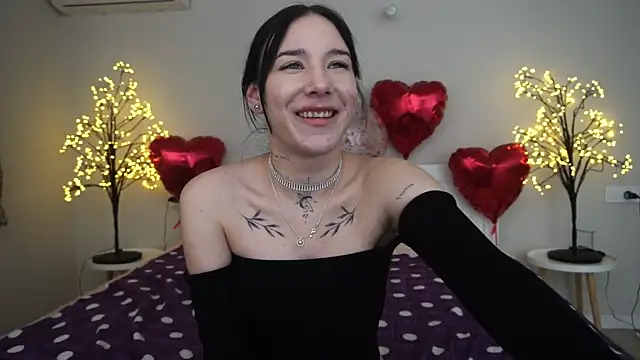Snapshot of NikkiGoldSide chatting on 02/26/25, 05:17 NikkiGoldSide online show from 02/26/25, 05:17