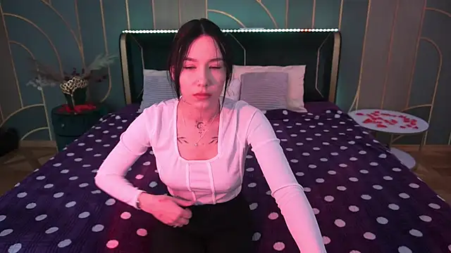 Snapshot of NikkiGoldSide chatting on 03/17/25, 01:50 NikkiGoldSide online show from 03/17/25, 01:50