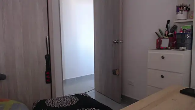 Snapshot of scarlett_diamond11 chatting on 09/15/25, 10:21 scarlett diamond11 online show from 09/15/25, 10:21