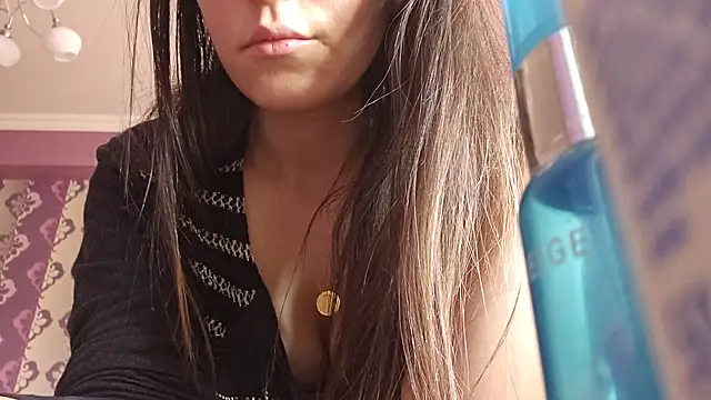 AlejandraDelaney online show from 12/17/24, 10:01