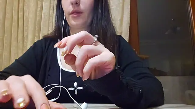 AlejandraDelaney online show from 12/30/24, 10:12