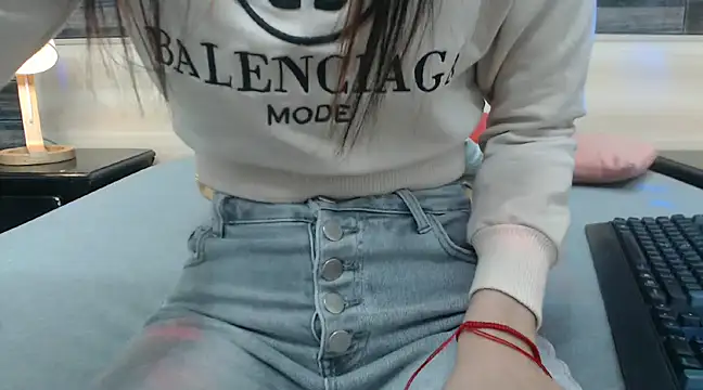 nahomibecker online show from 02/01/25, 12:05