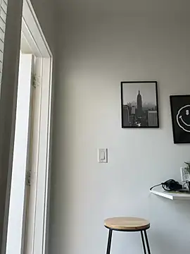 Snapshot of miamiworld chatting on 12/18/24, 09:29 miamiworld online show from 12/18/24, 09:29