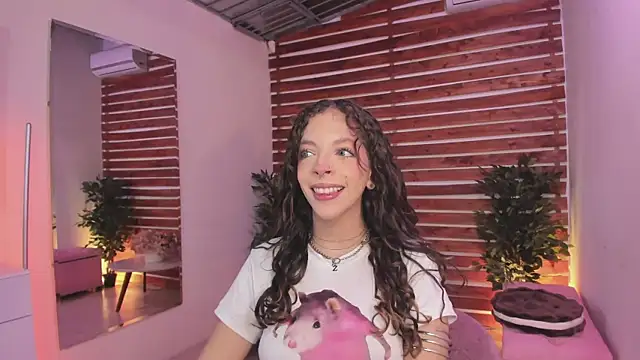 Sapphire Venuss online show from 09/14/25, 02:00