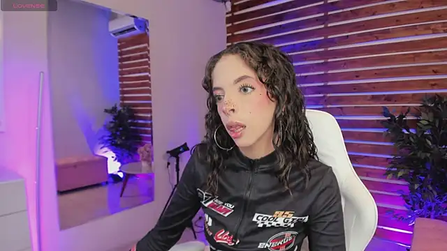 Sapphire Venuss online show from 02/20/26, 12:51