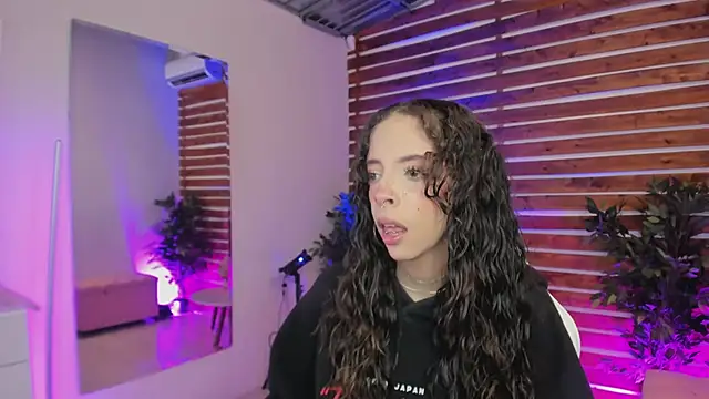 Sapphire Venuss online show from 02/26/26, 01:48