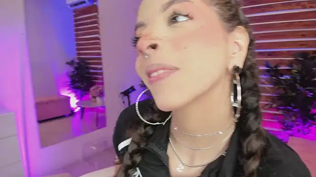 Sapphire Venuss online show from 02/28/26, 01:06