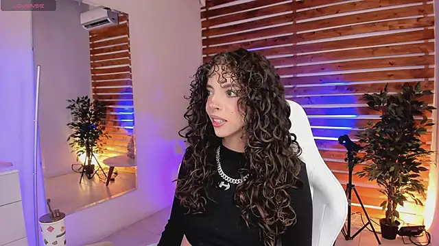 Sapphire Venuss online show from 04/12/26, 01:43