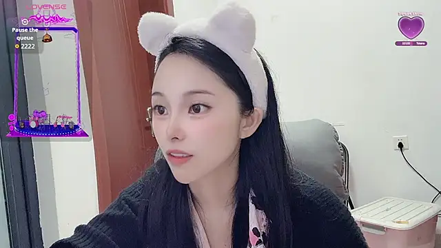 Snapshot of QQ88-99 chatting on 10/06/25, 02:03 QQ88-99 online show from 10/06/25, 02:03