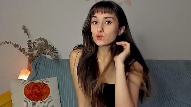 erika hoiree online show from 10/26/25, 05:02