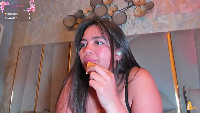 KimDevinne online show from 04/11/26, 07:45