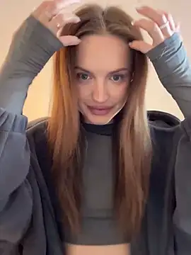Snapshot of Molly_Muer chatting on 12/14/24, 09:18 Molly Muer online show from 12/14/24, 09:18