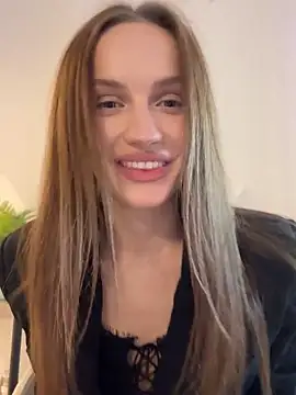Snapshot of Molly_Muer chatting on 12/20/24, 01:11 Molly Muer online show from 12/20/24, 01:11