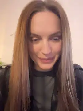 Snapshot of Molly_Muer chatting on 12/26/24, 08:28 Molly Muer online show from 12/26/24, 08:28