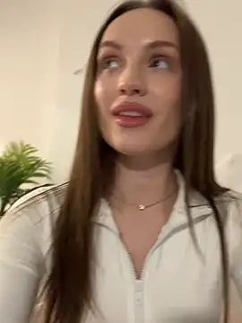 Snapshot of Molly_Muer chatting on 01/17/25, 02:18 Molly Muer online show from 01/17/25, 02:18