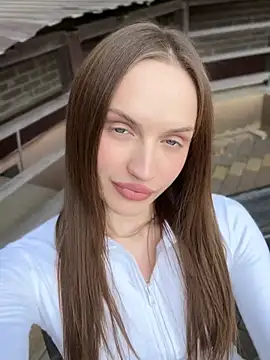 Snapshot of Molly_Muer chatting on 03/15/25, 02:12 Molly Muer online show from 03/15/25, 02:12