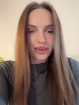 Snapshot of Molly_Muer chatting on 03/19/25, 06:14 Molly Muer online show from 03/19/25, 06:14