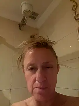 Snapshot of issa_soto_ chatting on 09/30/25, 04:45 issa soto  online show from 09/30/25, 04:45