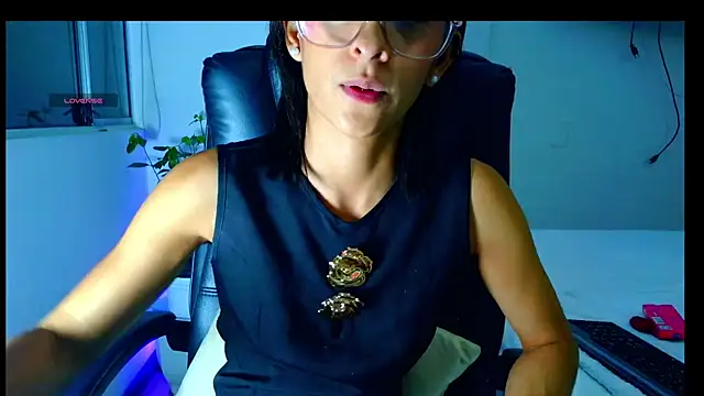 Snapshot of thedianakaro chatting on 06/25/26, 02:11 thedianakaro online show from 06/25/26, 02:11