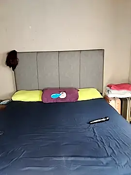 ThickPearlx23 online show from 09/18/25, 07:54