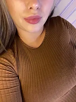 Snapshot of 69Laura696 chatting on 12/09/24, 01:13 69Laura696 online show from 12/09/24, 01:13