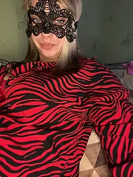 Snapshot of 69Laura696 chatting on 02/11/25, 09:25 69Laura696 online show from 02/11/25, 09:25