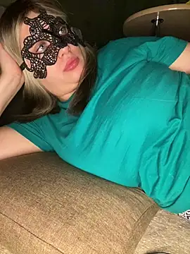 Snapshot of 69Laura696 chatting on 02/13/25, 08:45 69Laura696 online show from 02/13/25, 08:45