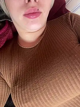 Snapshot of 69Laura696 chatting on 02/21/25, 09:34 69Laura696 online show from 02/21/25, 09:34