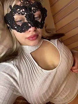 Snapshot of 69Laura696 chatting on 03/09/25, 05:28 69Laura696 online show from 03/09/25, 05:28