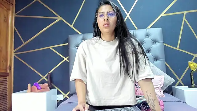 Snapshot of Luci_And_Sofi chatting on 01/18/25, 07:37 Luci And Sofi online show from 01/18/25, 07:37