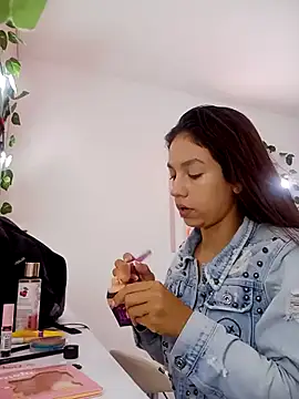 Snapshot of Luci_And_Sofi chatting on 10/18/25, 12:28 Luci And Sofi online show from 10/18/25, 12:28