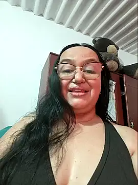 Gia Nahomi online show from 01/11/25, 10:07