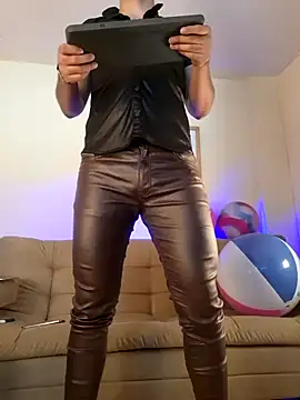 Snapshot of bradley_colt chatting on 01/11/25, 12:50 bradley colt online show from 01/11/25, 12:50