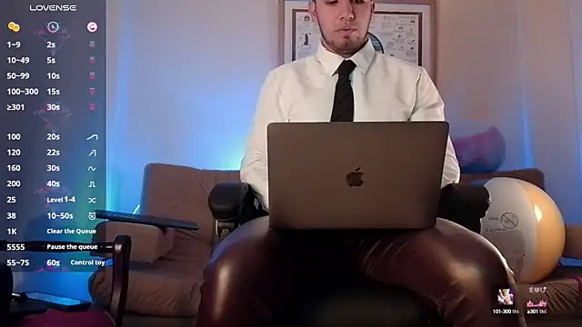 Snapshot of bradley_colt chatting on 03/16/25, 11:57 bradley colt online show from 03/16/25, 11:57
