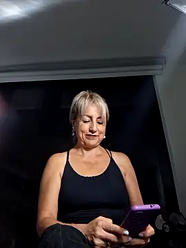 almaluna7 online show from 09/25/25, 12:36