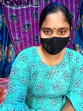 Snapshot of Hot_Maleka chatting on 02/04/25, 12:44 Hot Maleka online show from 02/04/25, 12:44