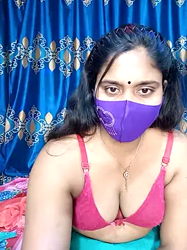 Snapshot of Hot_Maleka chatting on 02/18/25, 06:15 Hot Maleka online show from 02/18/25, 06:15