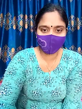 Snapshot of Hot_Maleka chatting on 03/03/25, 12:27 Hot Maleka online show from 03/03/25, 12:27
