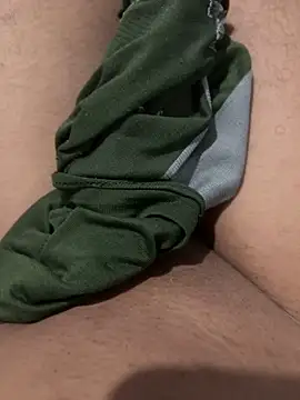 Snapshot of Yolngg chatting on 10/12/25, 03:11 Yolngg online show from 10/12/25, 03:11