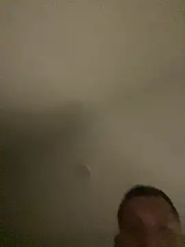 Snapshot of Yolngg chatting on 10/23/25, 12:43 Yolngg online show from 10/23/25, 12:43