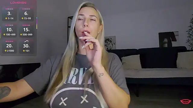 KhloeK online show from 10/14/25, 05:36