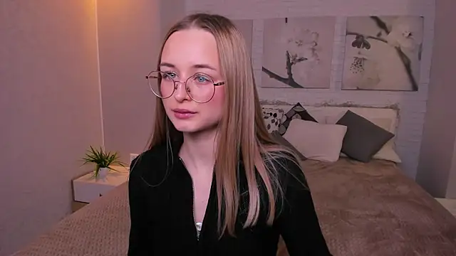 Tiffanyhunt online show from 02/03/25, 10:58