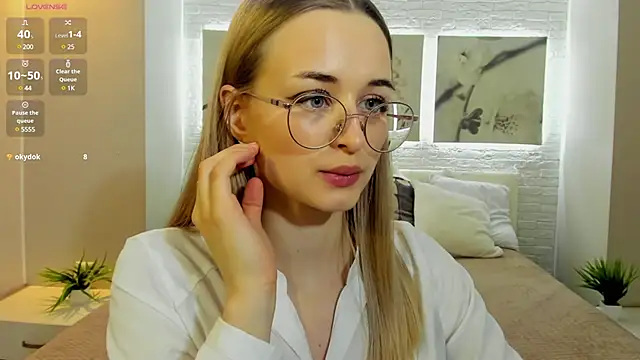 Tiffanyhunt online show from 03/12/25, 02:45