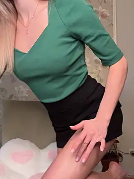 Tiffanyhunt online show from 10/17/25, 01:25