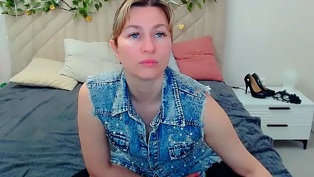 Snapshot of Incredible_Ariela chatting on 04/23/26, 11:31 Incredible Ariela online show from 04/23/26, 11:31