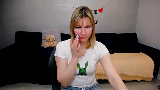 Snapshot of Incredible_Ariela chatting on 05/10/26, 09:03 Incredible Ariela online show from 05/10/26, 09:03