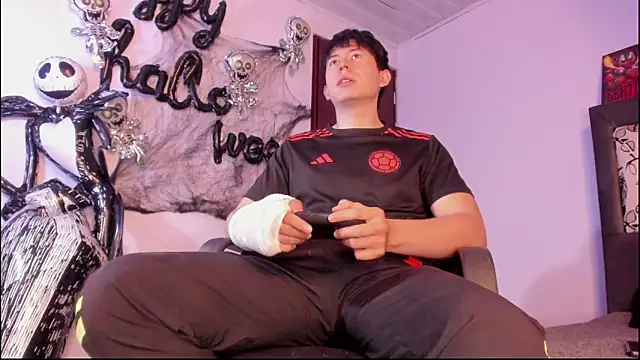 Snapshot of setsuna10 chatting on 10/18/25, 12:02 setsuna10 online show from 10/18/25, 12:02